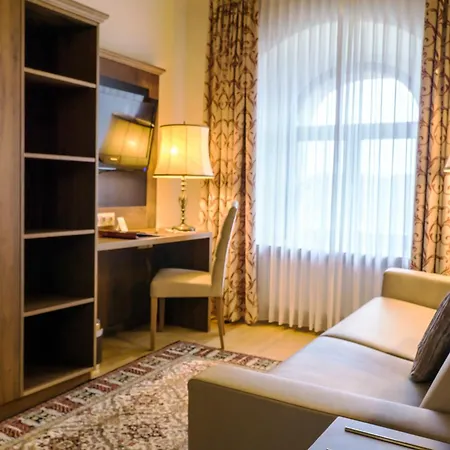 Hotel Burg 3*