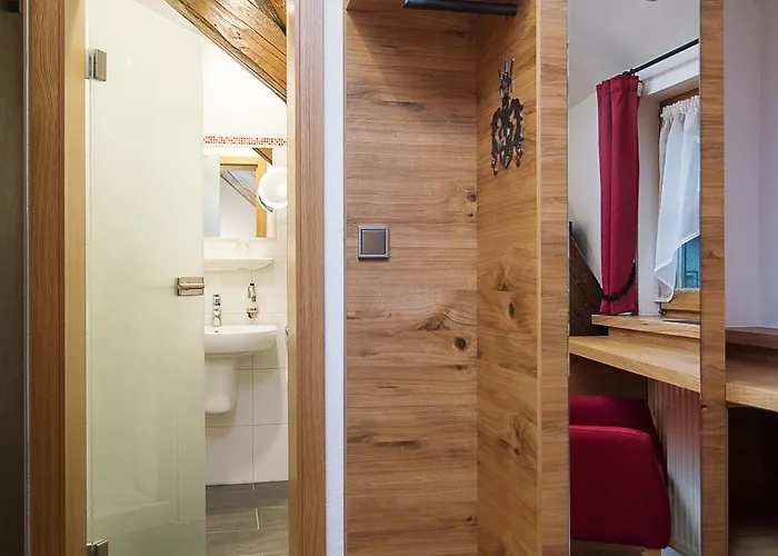 Burg Hotell 3*